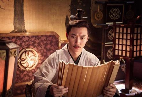 李德林
号称隋朝第一笔杆，少年既有天才之名，在北齐声名显赫的李德林，其盛名同样也远播敌国北周，周武帝破北齐时期派人去家中宣慰，平齐之利，喂在于尔，杨坚建立隋朝后，每次在危急存亡之间，李德林一语点醒杨坚，以一腹心，明于智略，开皇律和霸朝集这二件大事上颇有作为，李德林的恩宠在当时无人可比，同时也注定有高峰就有低谷！