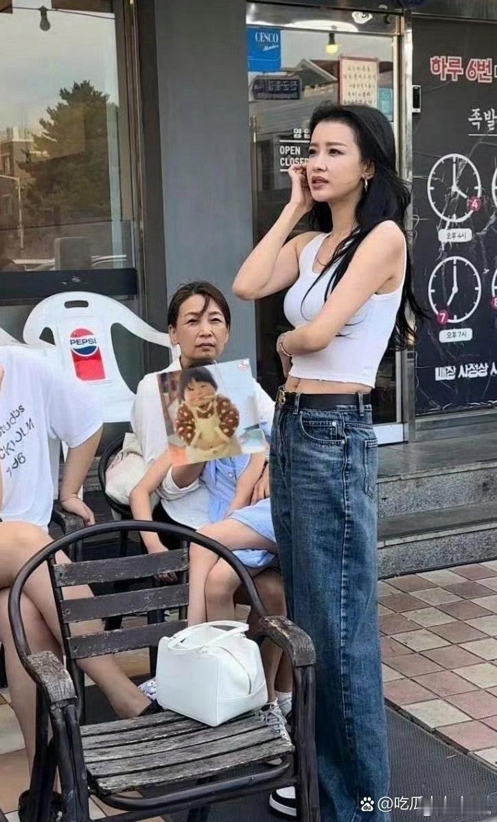 孙怡带孩子出去玩，这个身材完全不像生过的 ​​​