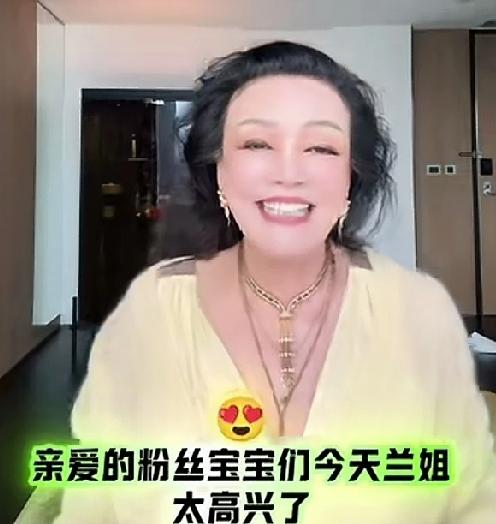 张兰喜迎第二个孙子，高兴的合不拢嘴。

直播间不停的夸小孙子是“小宝马”“小马驹