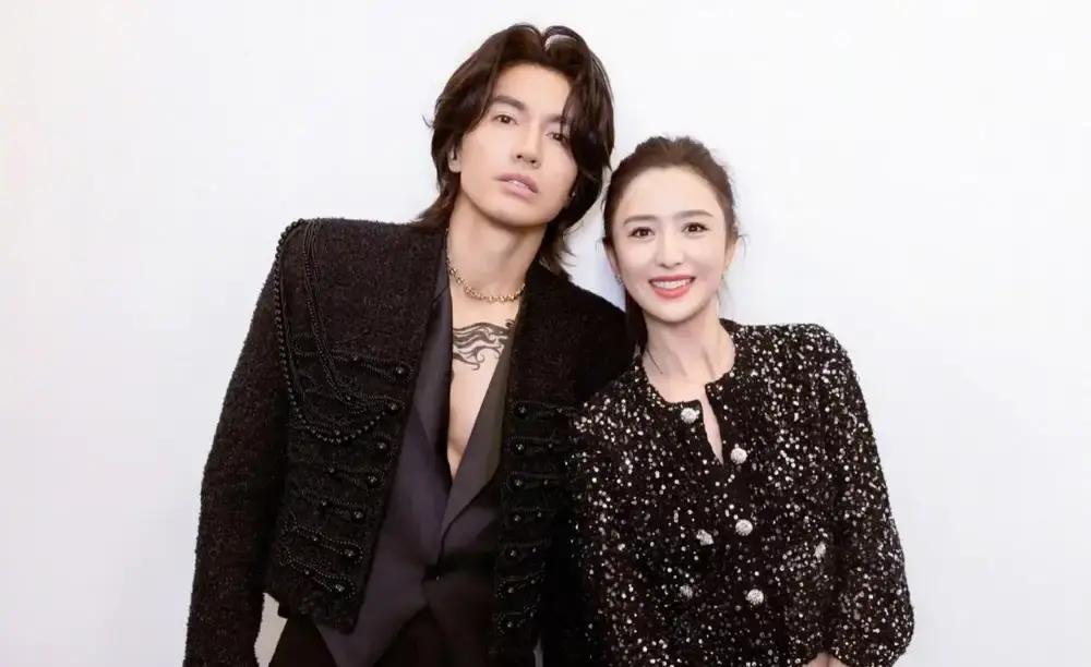 十年了，他们竟然没互删。
 
不是情侣，却比许多婚姻更长久。2014年拍《恋恋不