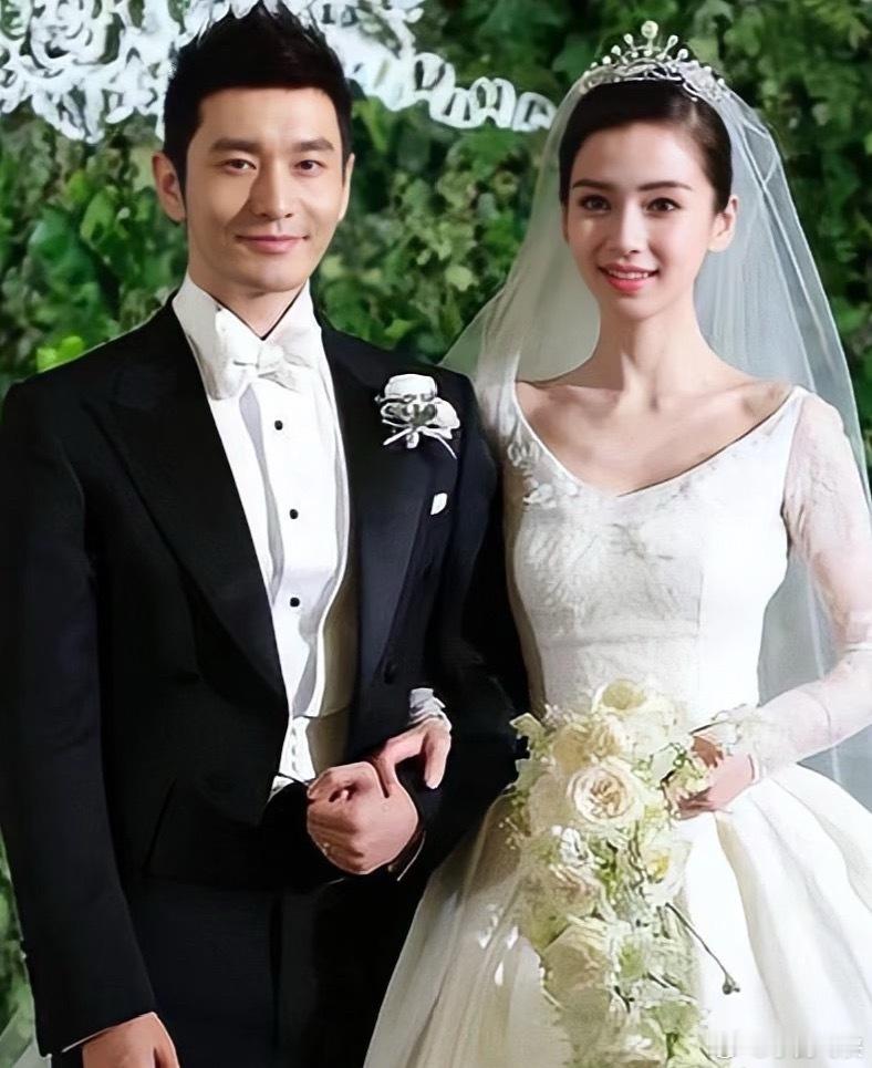 baby结婚现场的鲜花是井柏然提供的好多人传baby当年婚礼的鲜花是井柏然个人出