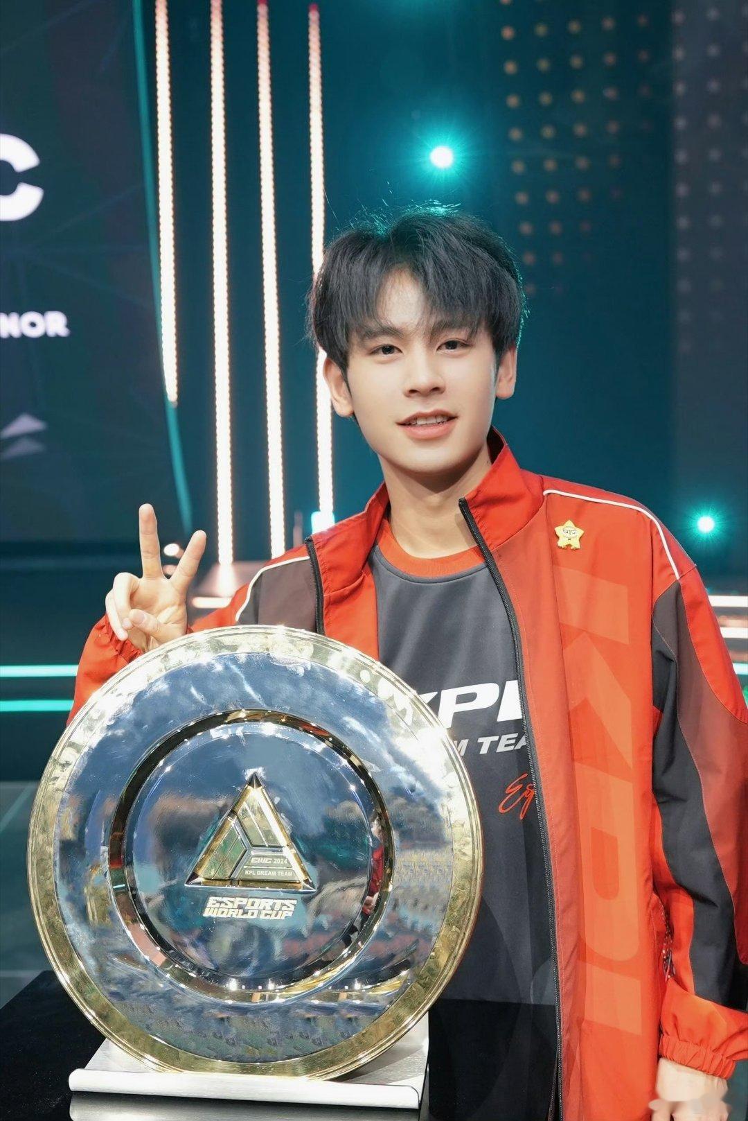 无畏NoFear 🍑心光自为引多远都无畏 第一眼惊艳，第二眼沦陷，第三眼不负遇