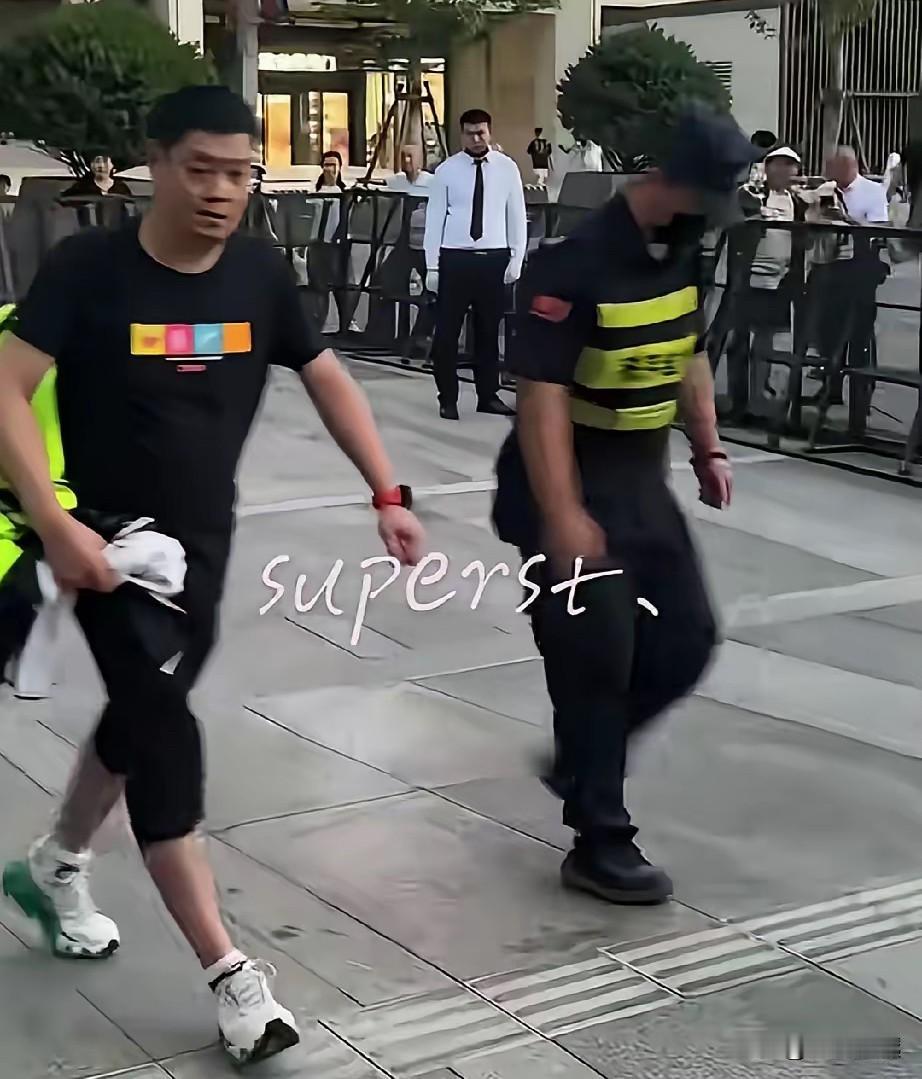 邱贻可到达雄安、孙颖莎即将会合！

乒超联赛第二阶段雄安站即将开赛，国乒教练邱贻