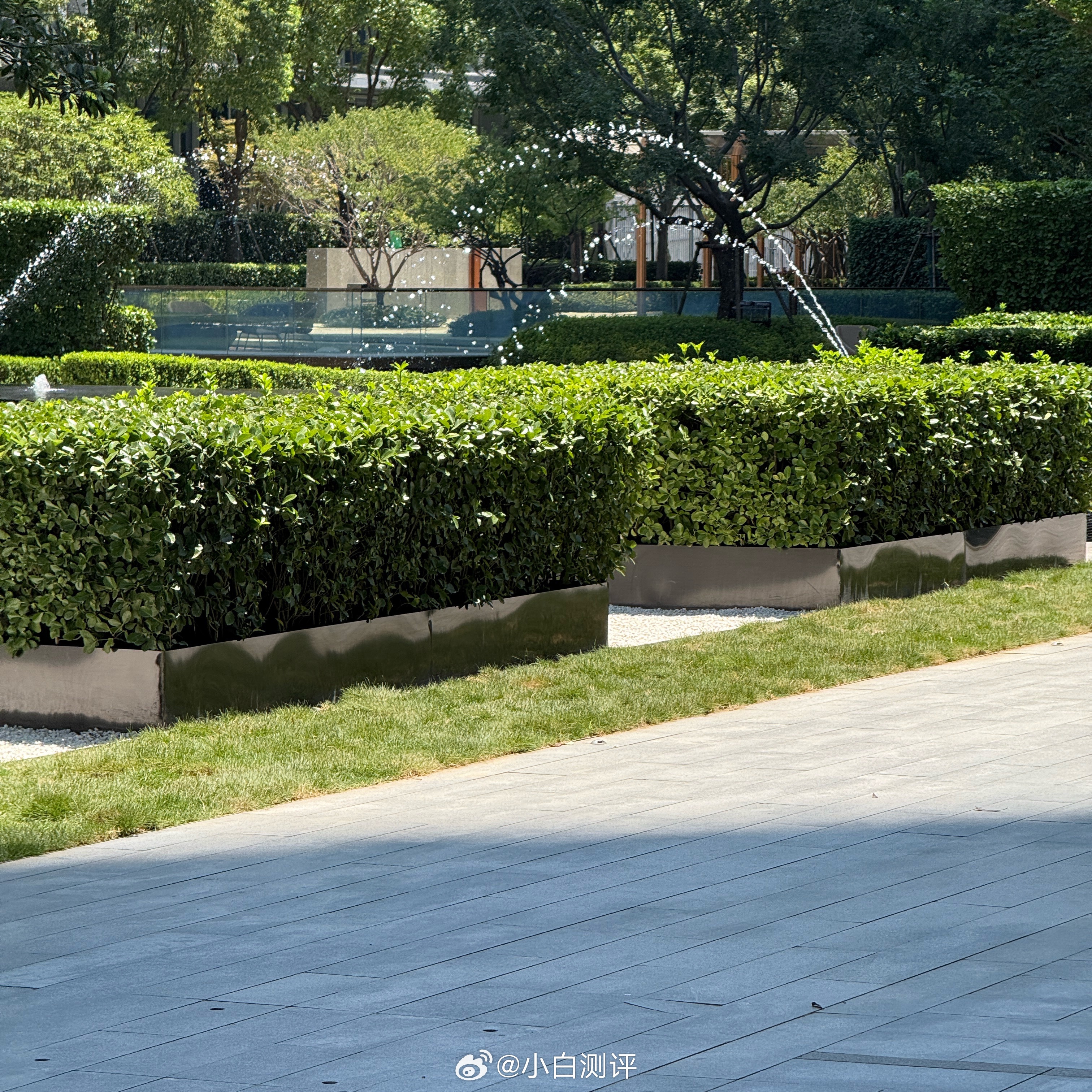 目前的武汉户外，我与烤肉的距离只差一撮孜然了[跪了]手机高温环境测试可以着手准备