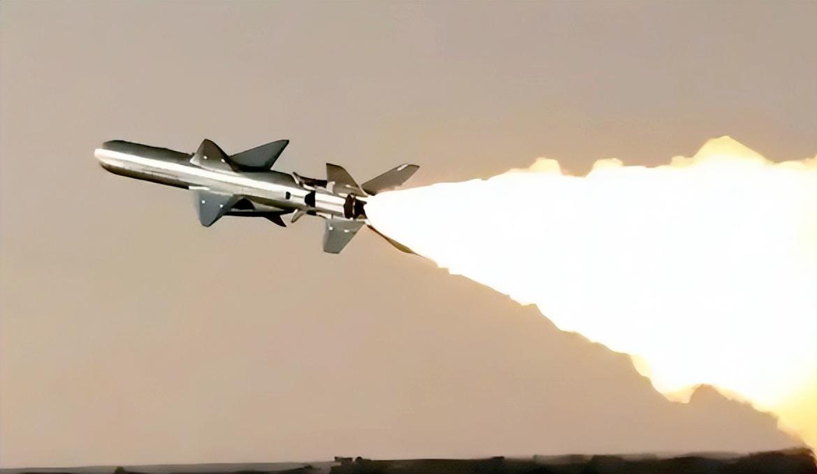 最近美军搞了个大动作，花2.4亿美元从挪威一家军工企业，订了第二批联合攻击导弹，