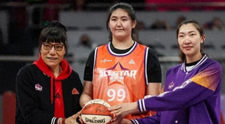 最近WCBA新赛季的名单出来后，球迷们发现一件大事——李月汝、韩旭、张子宇这三个