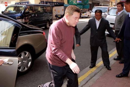 当年刘銮雄花了3个亿换了颗“天价肾”，做完手术后他特别感慨地说了一句：“现在哪怕