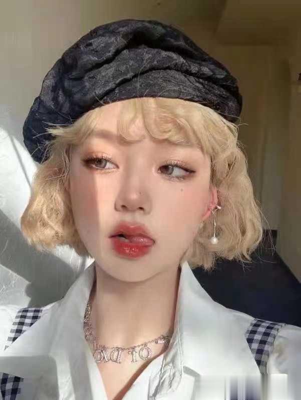 就希望我喜欢的人每天缠着我缠着我聊天每天问我 去哪里了呀 都干嘛了呀 吃什么呀每