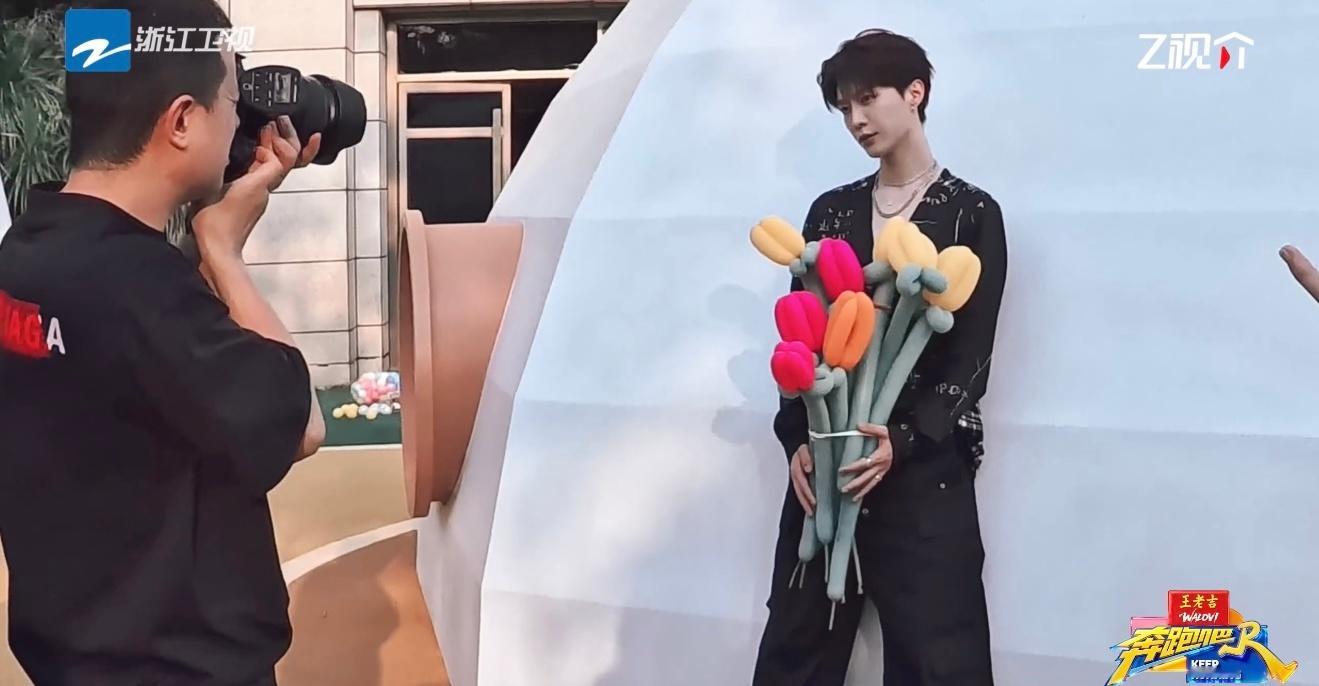 跑男团大片一人一张一出小品奔跑吧14整活海报奔跑吧 跑男团的整活DNA，从海报拍