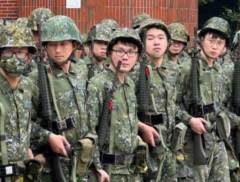 台湾统一过程中会不会有台湾部队起义？说实话，台湾目前 20 多万部队，志愿兵 1