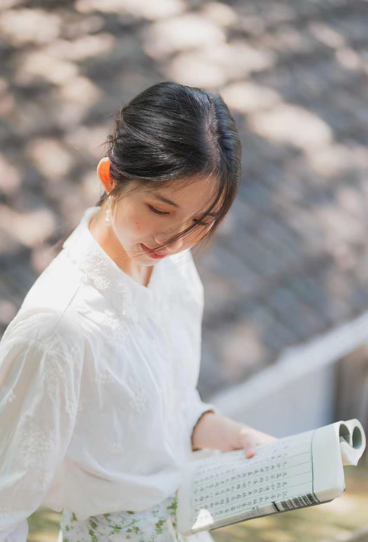 男人能否做成一番事业，往往和他对待情感、异性的态度息息相关。