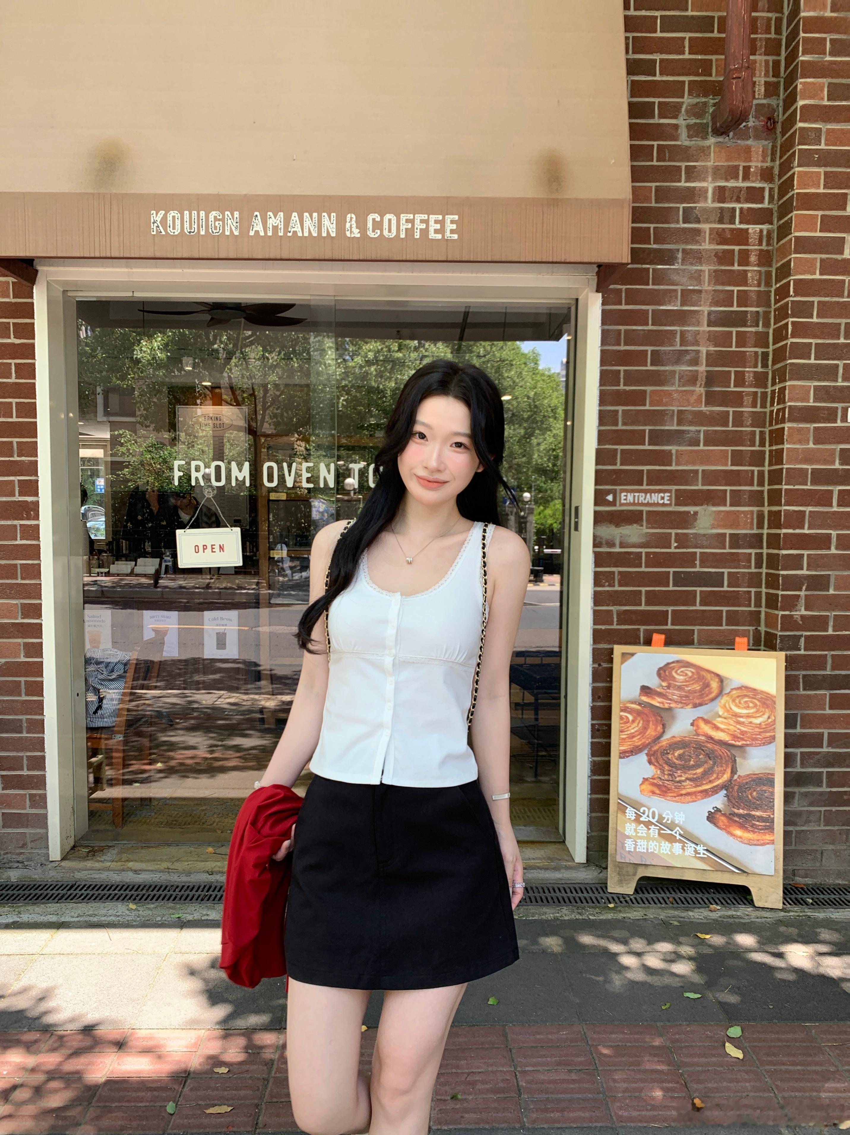 以后想多做点蕾丝小吊带！含89%棉哦出门走一圈回来也不会黏糊糊的喜欢白还是黑捏？