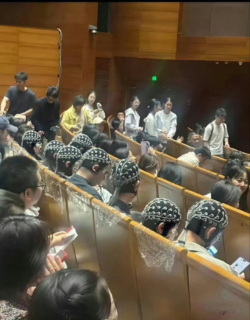 这个谁能科普一下，坐标：北大课堂人文北大