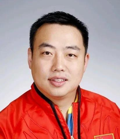 刘国梁是河南新乡人，6岁开始学习乒乓球，今年48岁。42年的乒坛历程中，他在运动