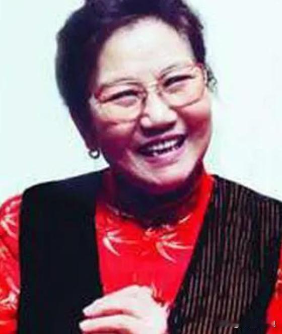 2000年的一天，赵丽蓉穿好寿衣，立好遗嘱，在她人生的最后时刻，她说出的一句话让