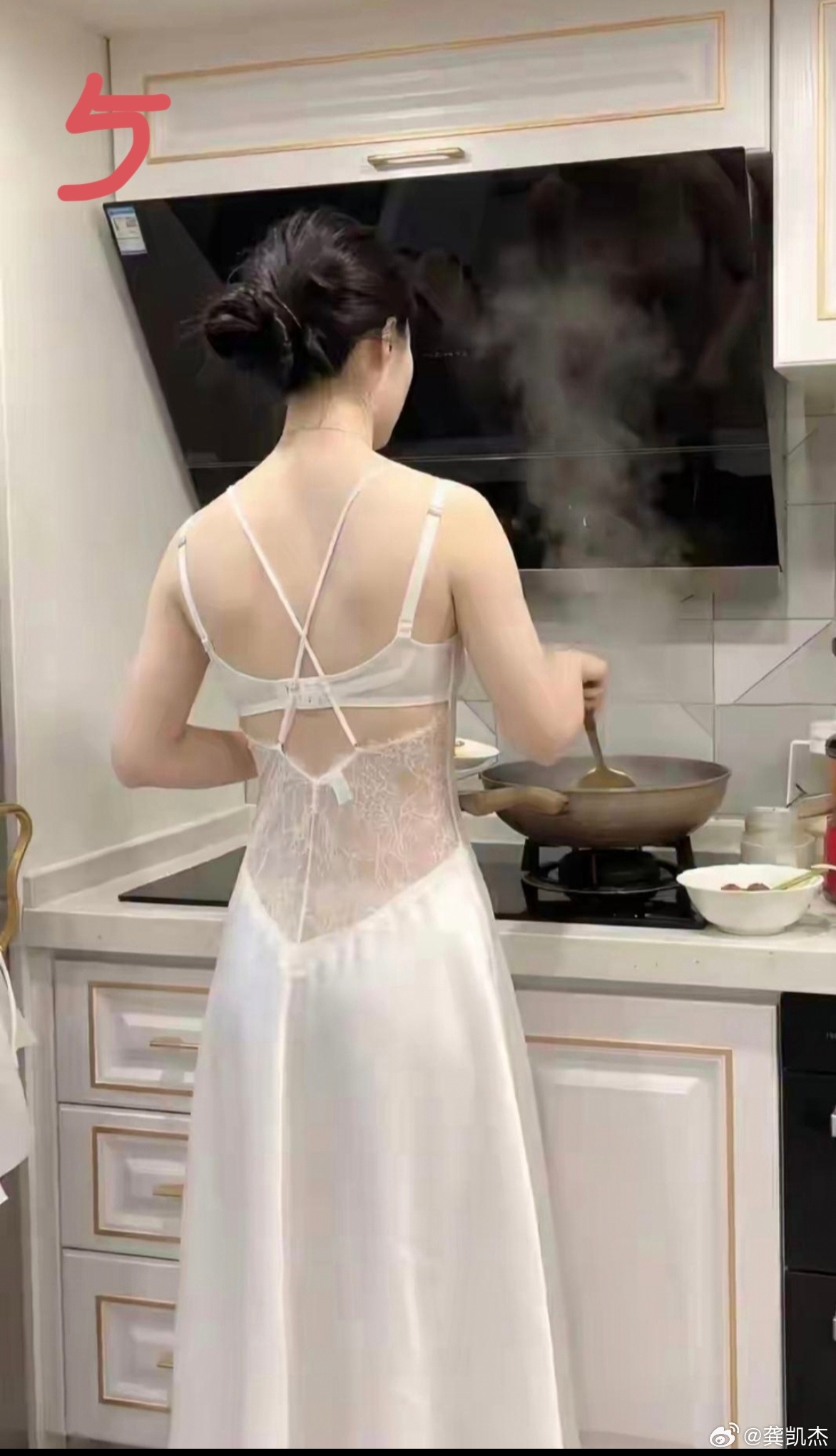 这九个下的厨房的身影，哪个更符合上的厅堂？