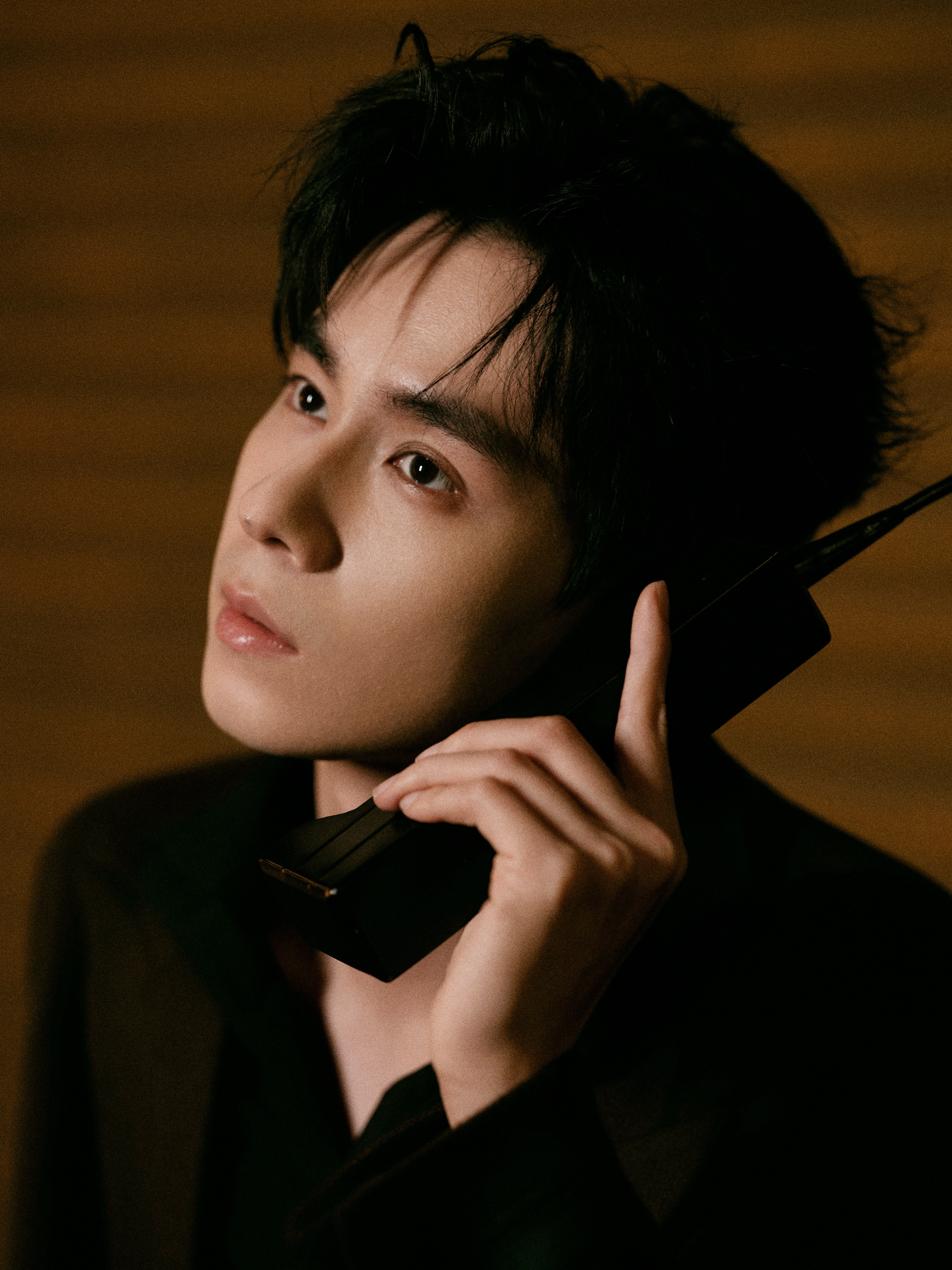 胡一天街头漫步随拍胡一天街头漫步随拍来啦！咱就说这么帅是想要迷晕我吗？西装造型完