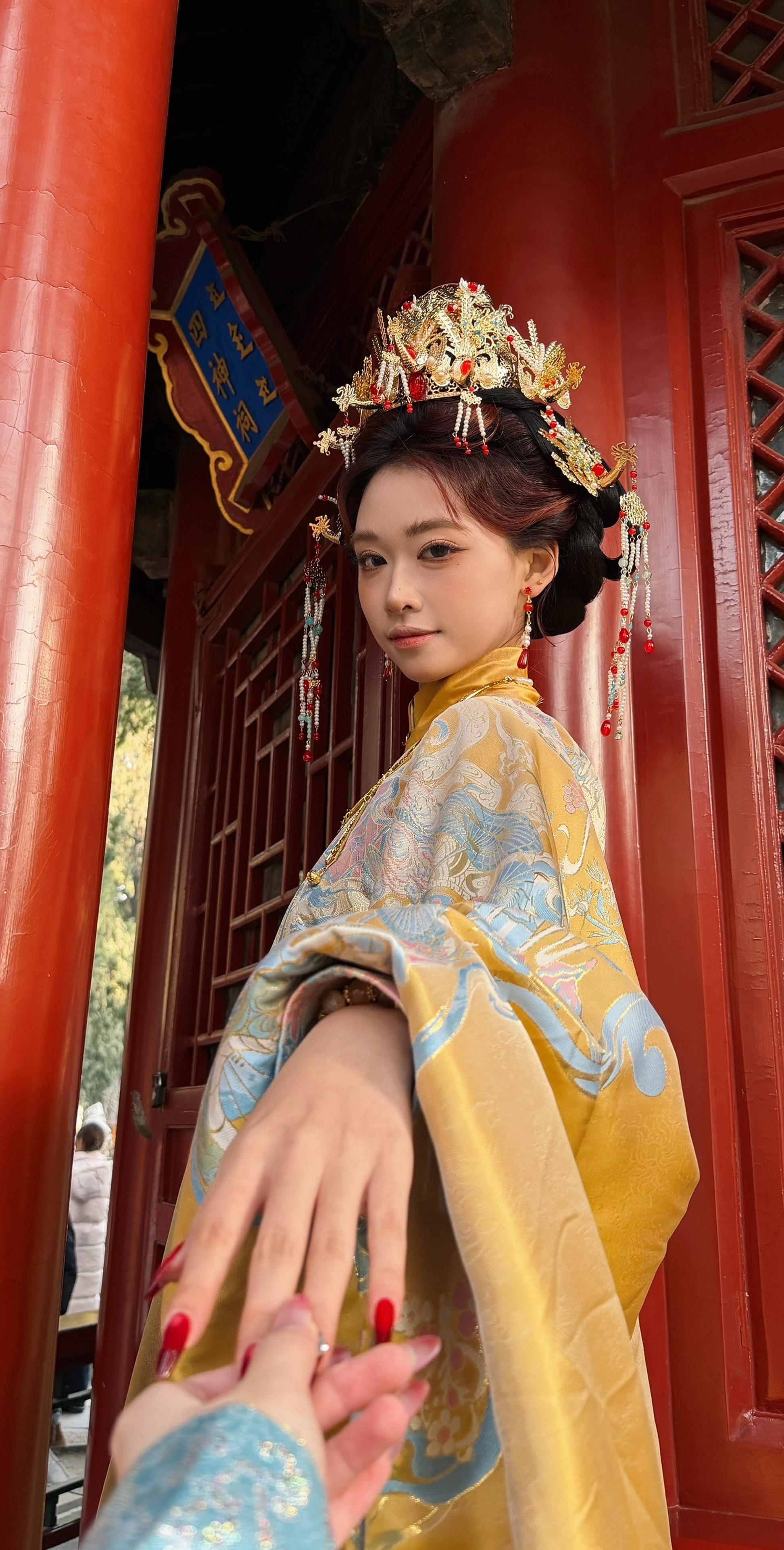 君临天下。