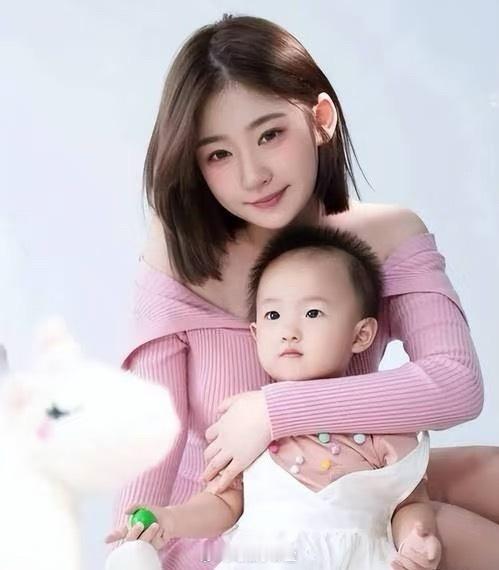 黄一鸣 孩子爸爸是个花心大萝卜刷到黄一鸣直播，说以后要告诉闪闪她爸是个花心大萝卜