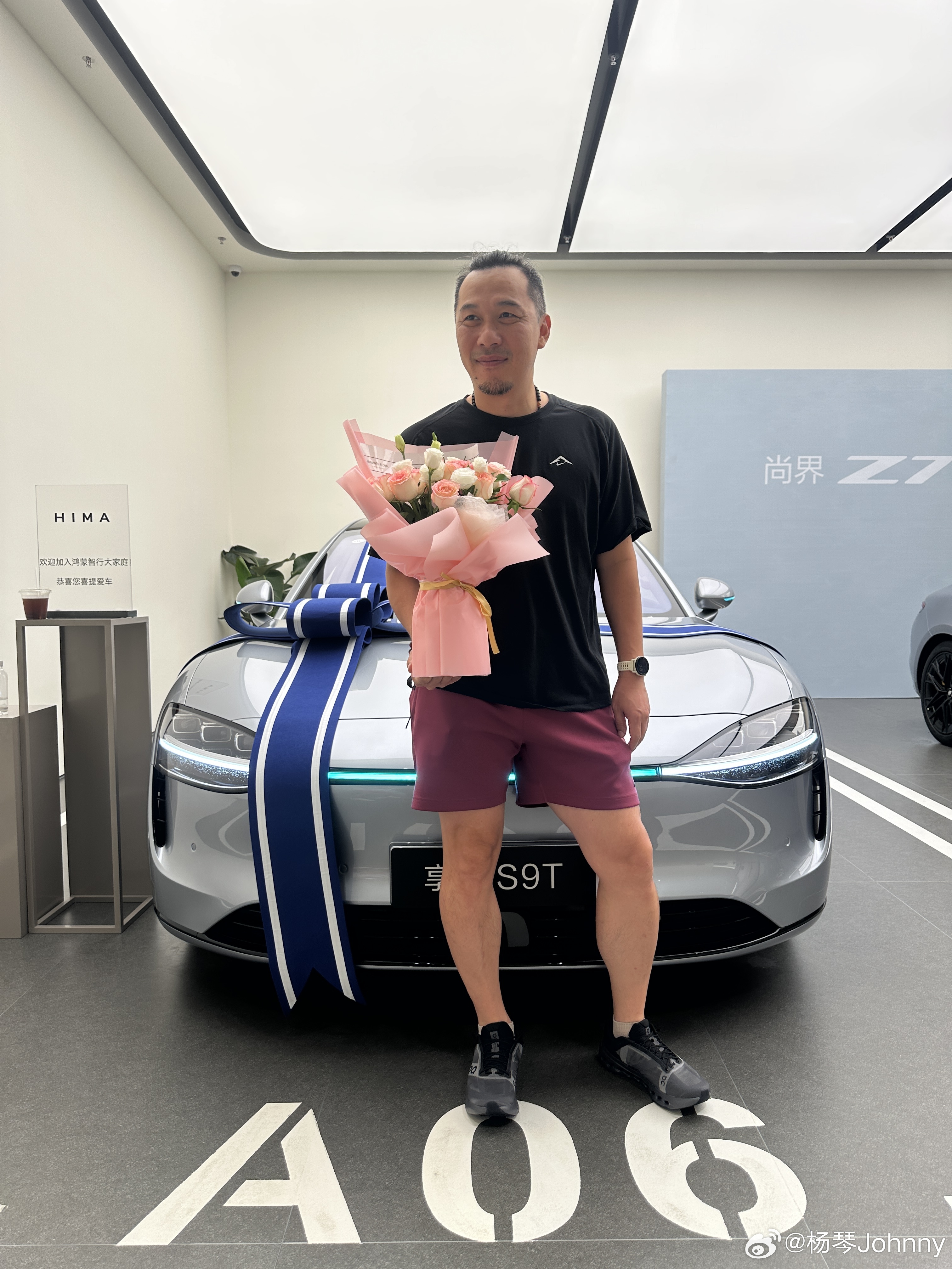 王哥说，这是他近十年来买的最便宜的车新能源汽车鸿蒙智行 深圳