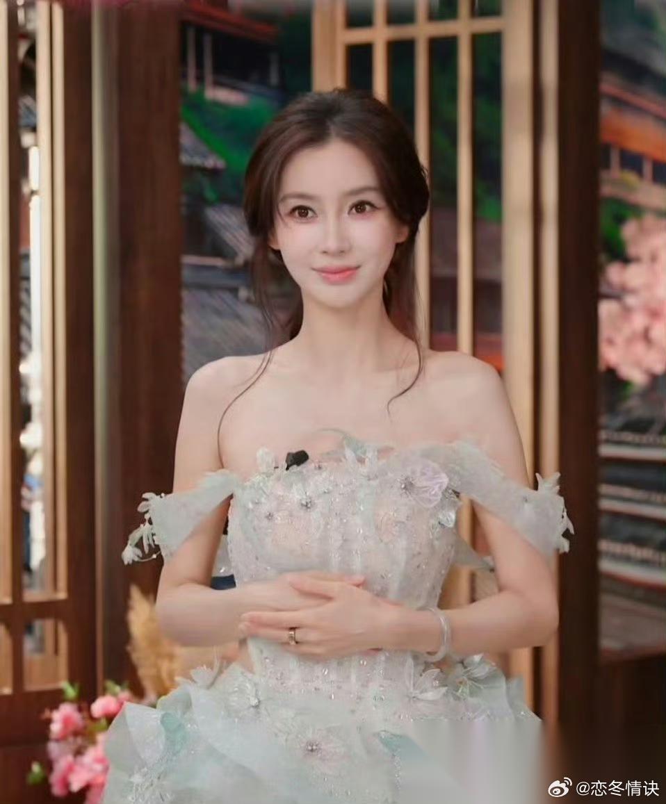 Angelababy果然不简单， 她最厉害的一点不是傍上黄晓明，也不是正值人生巅