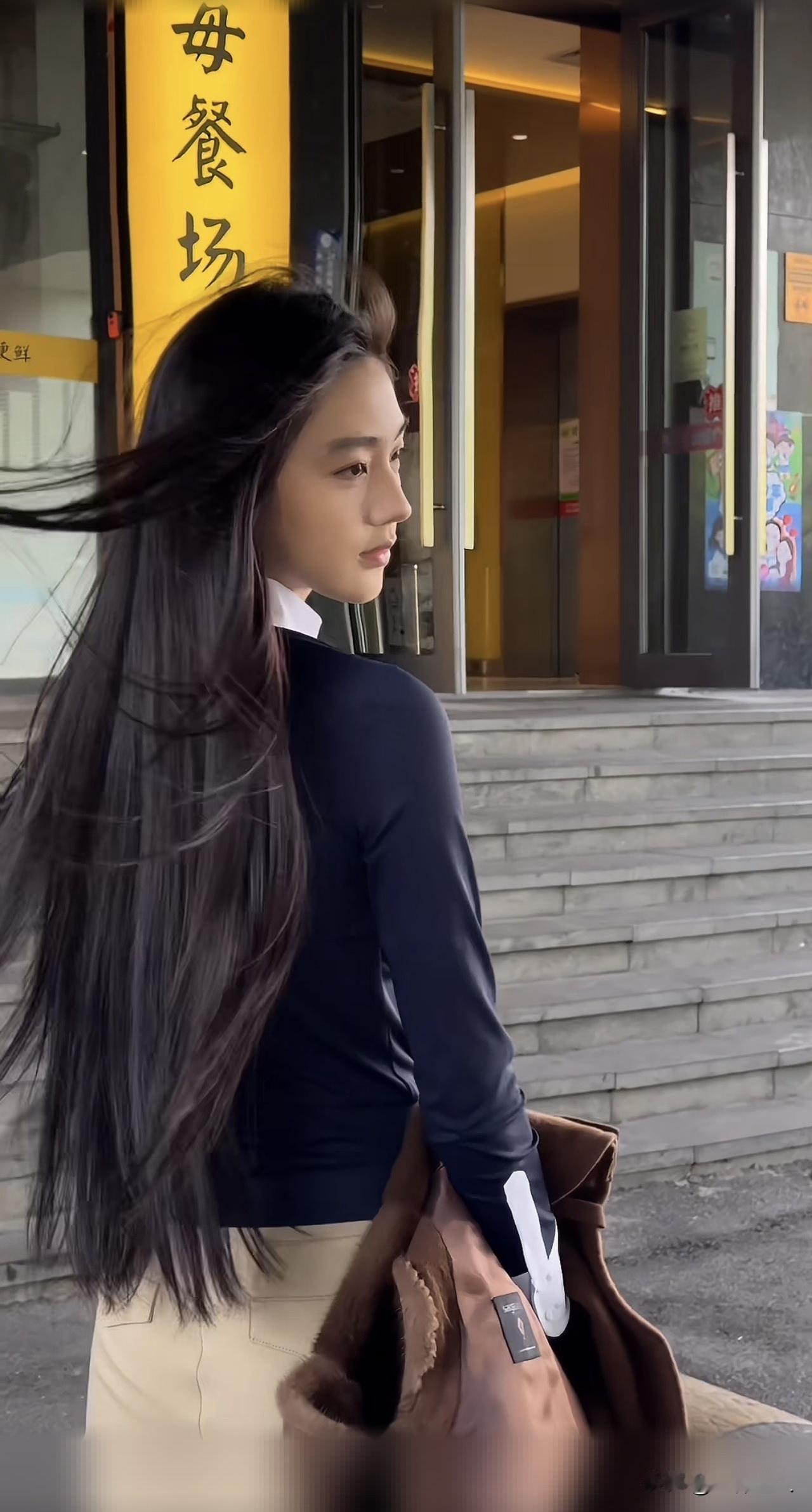 心境：我们无法左右世界，却能掌控自己的内心。

人最强大的是永不放弃的自渡能力。