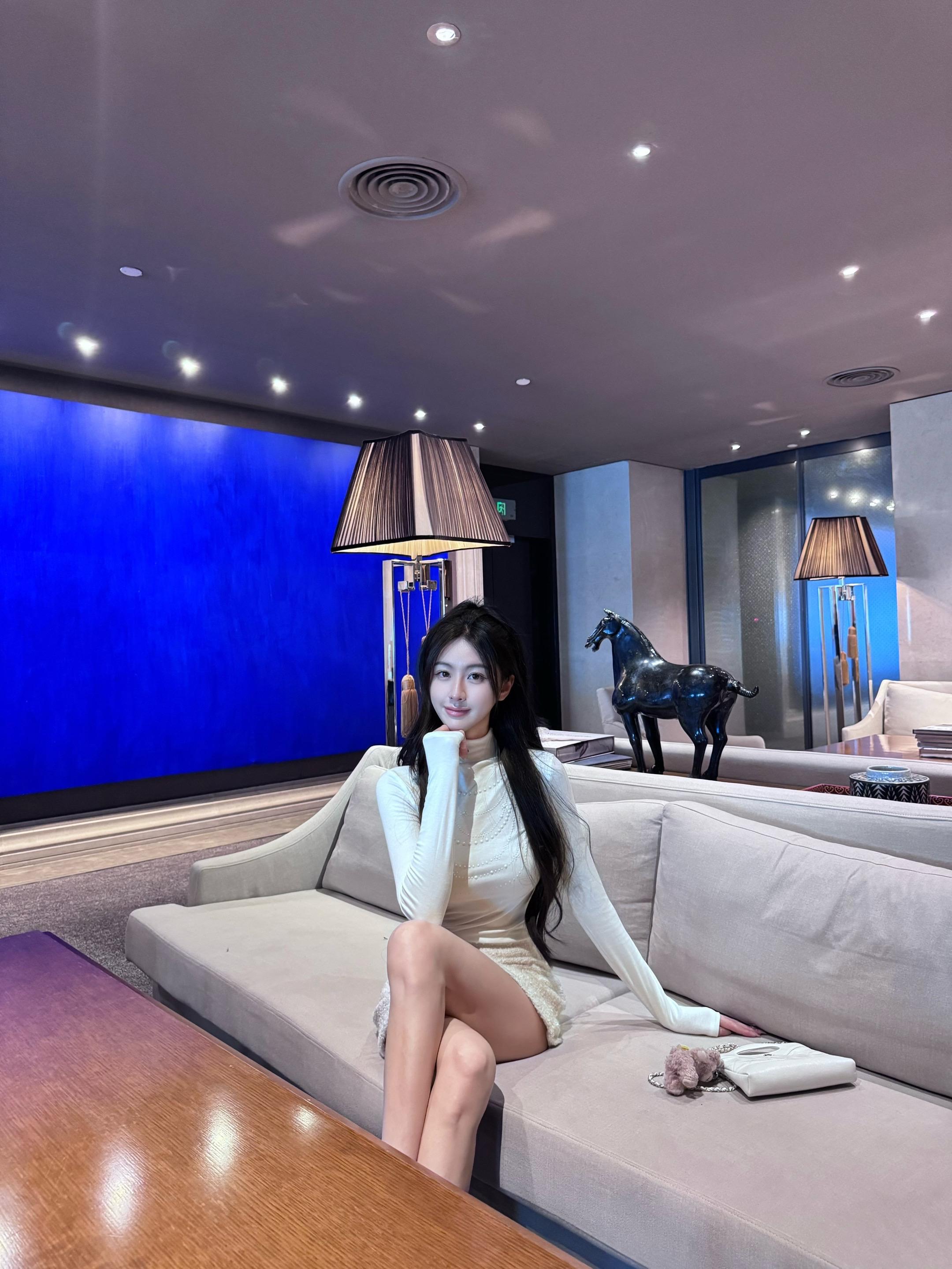 我喜欢给我昂贵东西的人  比如时间  尊重  耐心  支持  宠爱和真诚