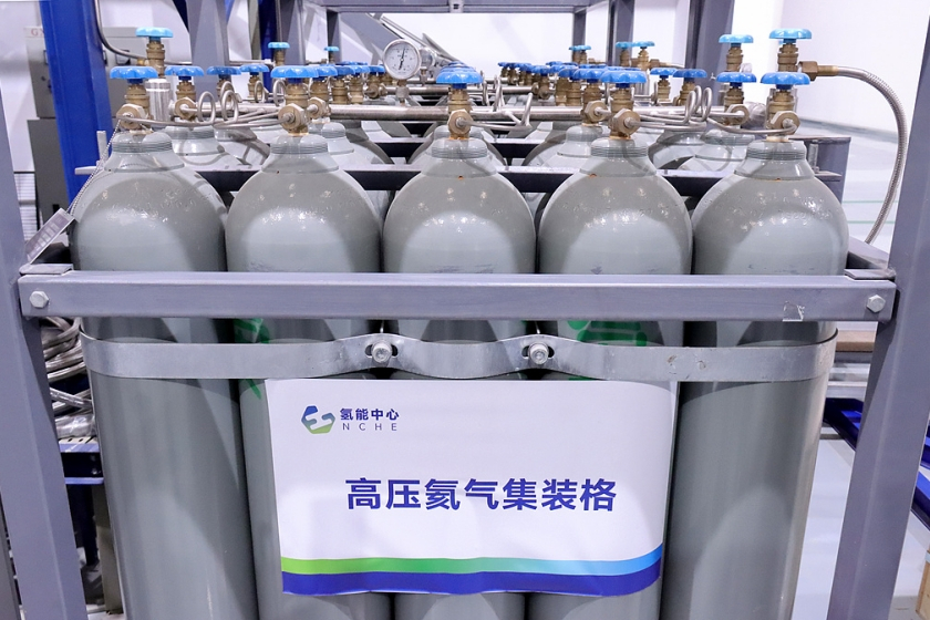 中国突然下了一道禁令：氦气，一滴都不许出口了。 官方公告就几行字，没解释原因，没
