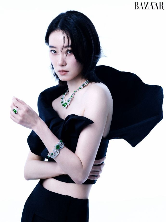 张小斐好考验骨相的造型 本来以为这种紧贴头皮的造型很容易踩雷，没想到她直接靠饱满