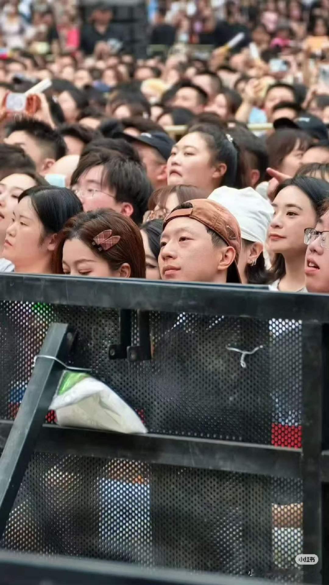 偶遇马龙看蔡依林演唱会马龙去蔡依林演唱会哦莫！ 