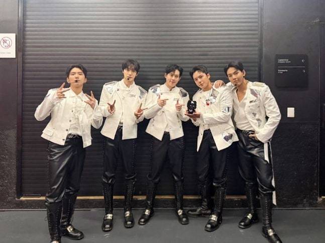 【OSEN】[MONSTA X在墨西哥城掀起热浪，成功打响了南美巡演的第一炮]M