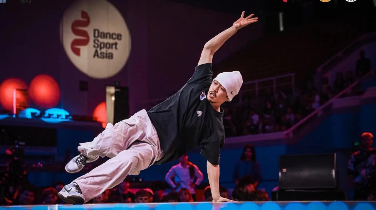 太牛了！17岁的中国小将郭朴，在2025年12月13日的日本福冈世界霹雳舞锦标赛