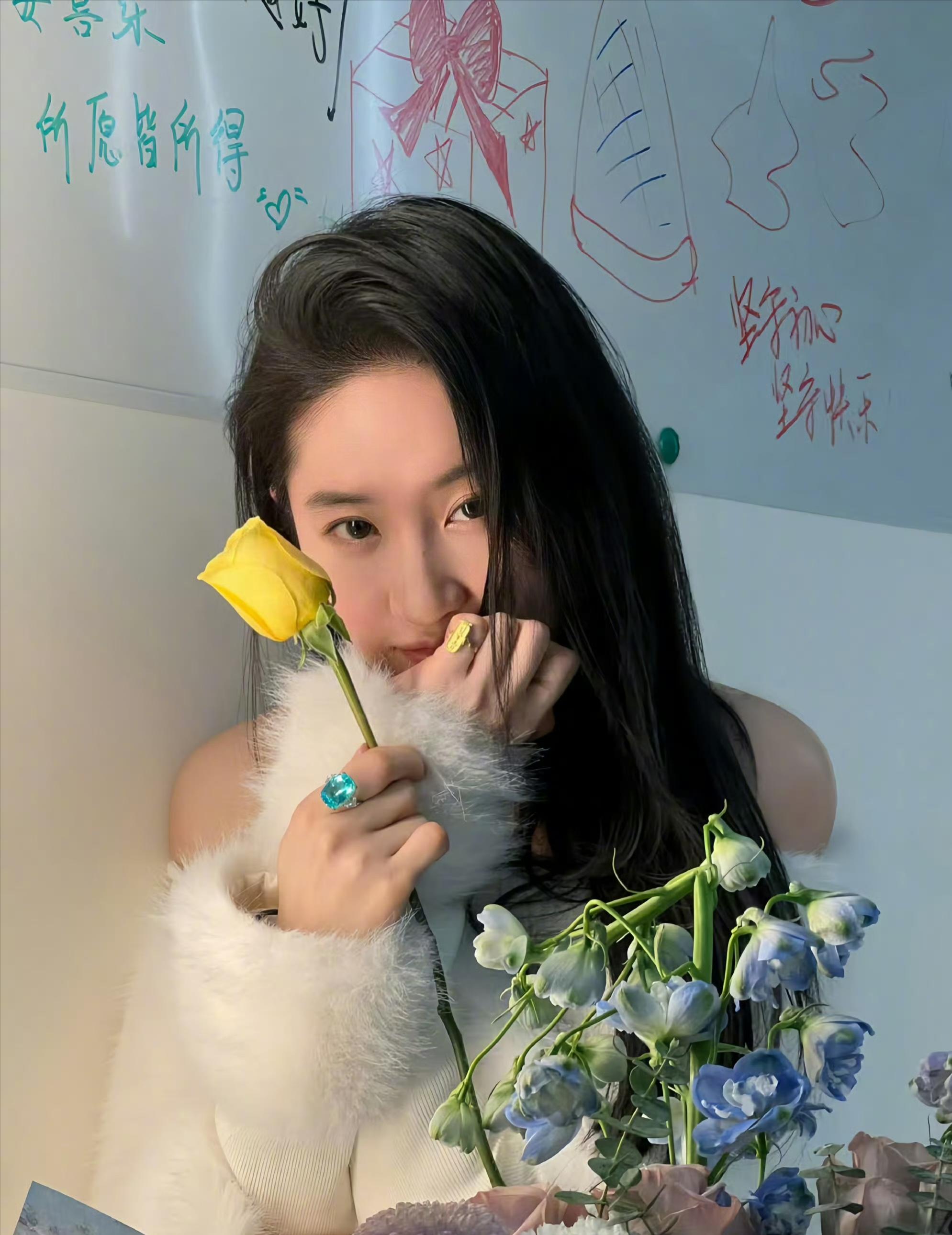 刘亦菲刘亦菲生活日常照刘亦菲是一个热爱生活的人