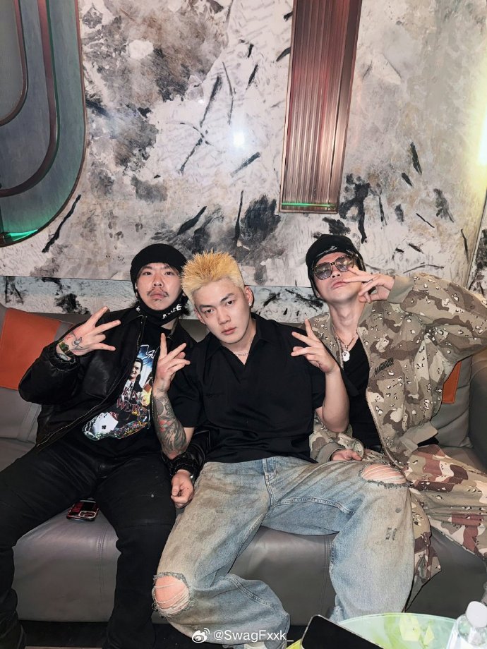 贝贝 x 小安迪 x 小鸭哥最新合影！李京泽