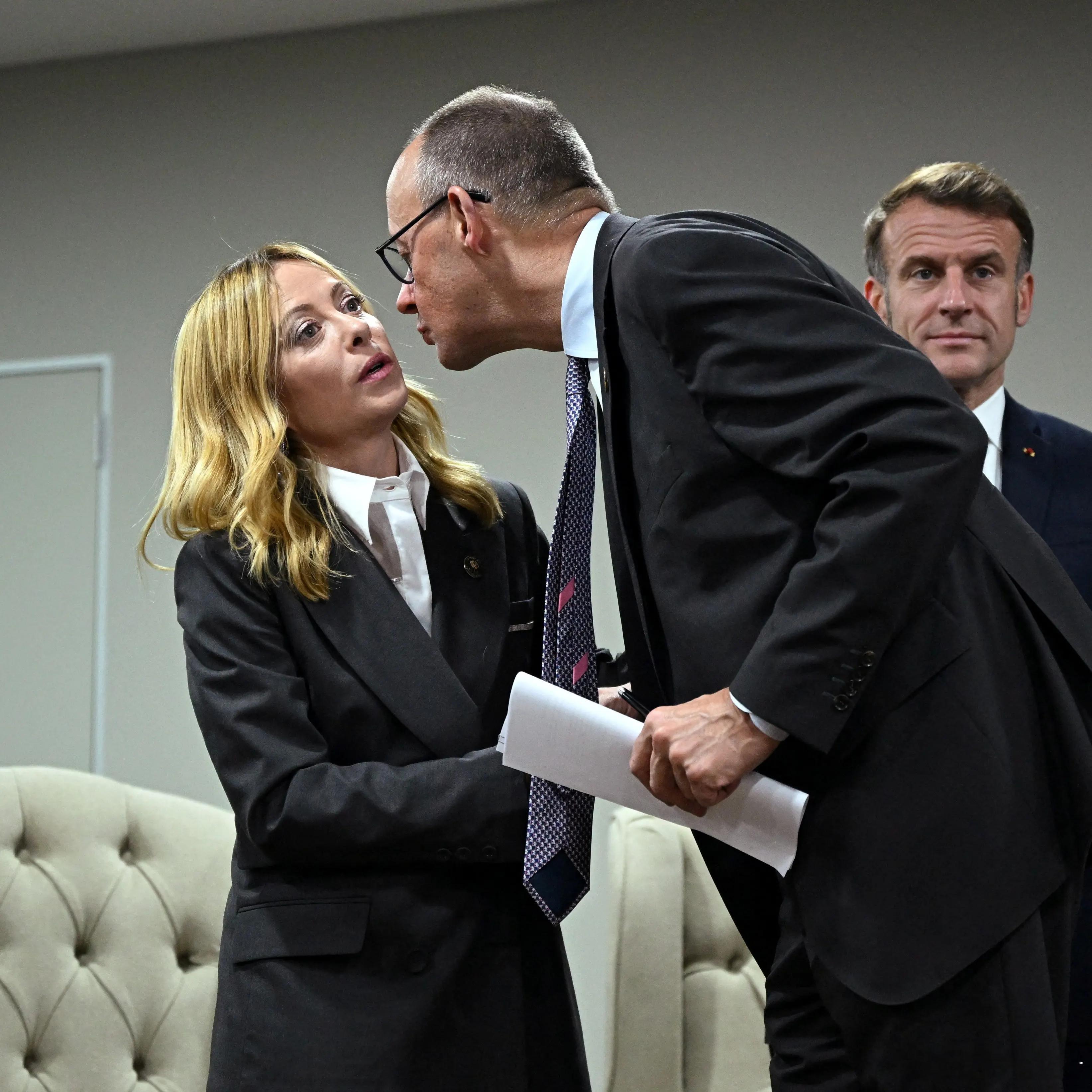 2025年11月22日，法国总统埃马纽埃尔·马克龙、欧盟委员会主席乌尔苏拉·冯德