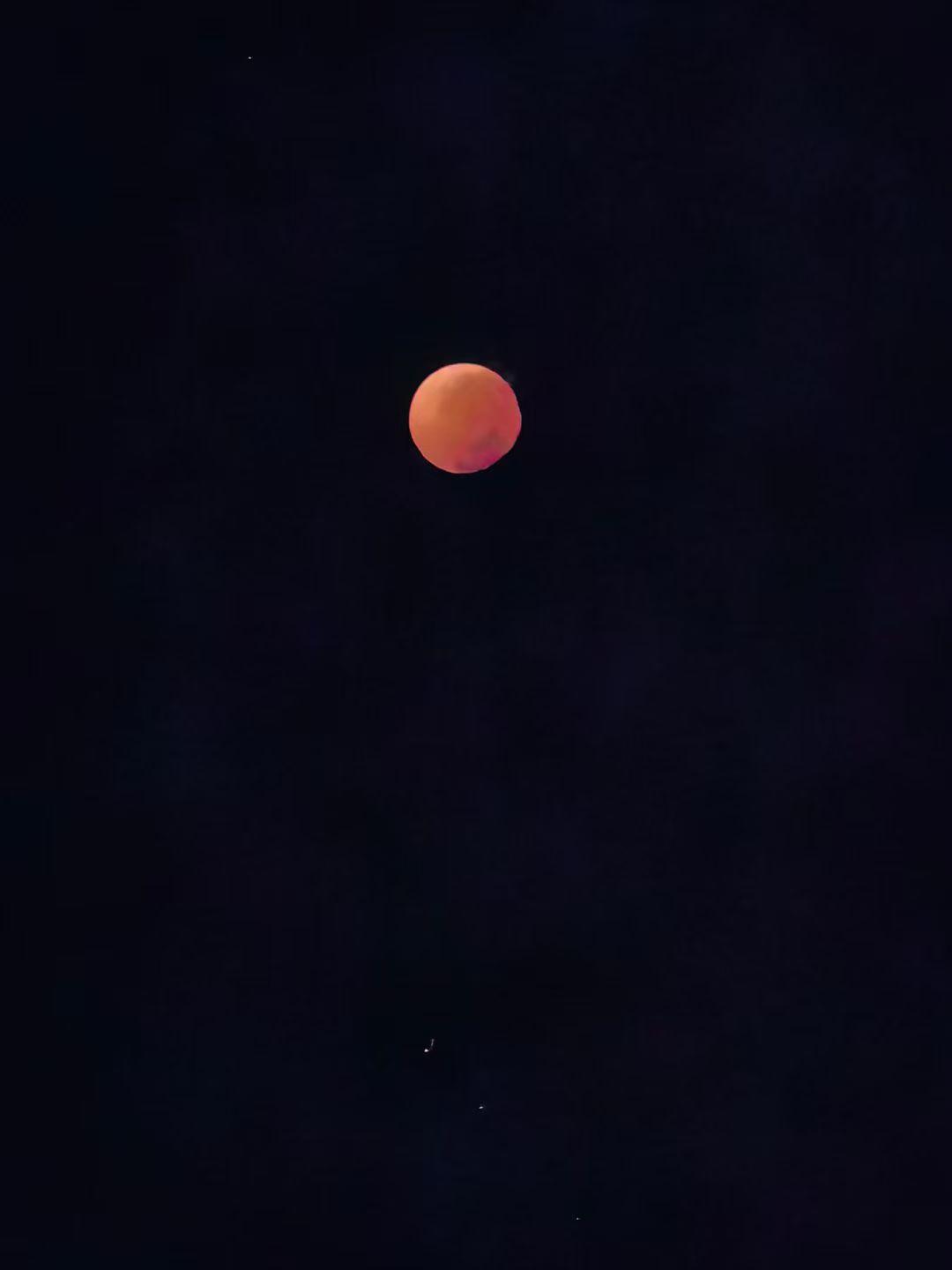 带大家看红色月亮🌙🌙🌙