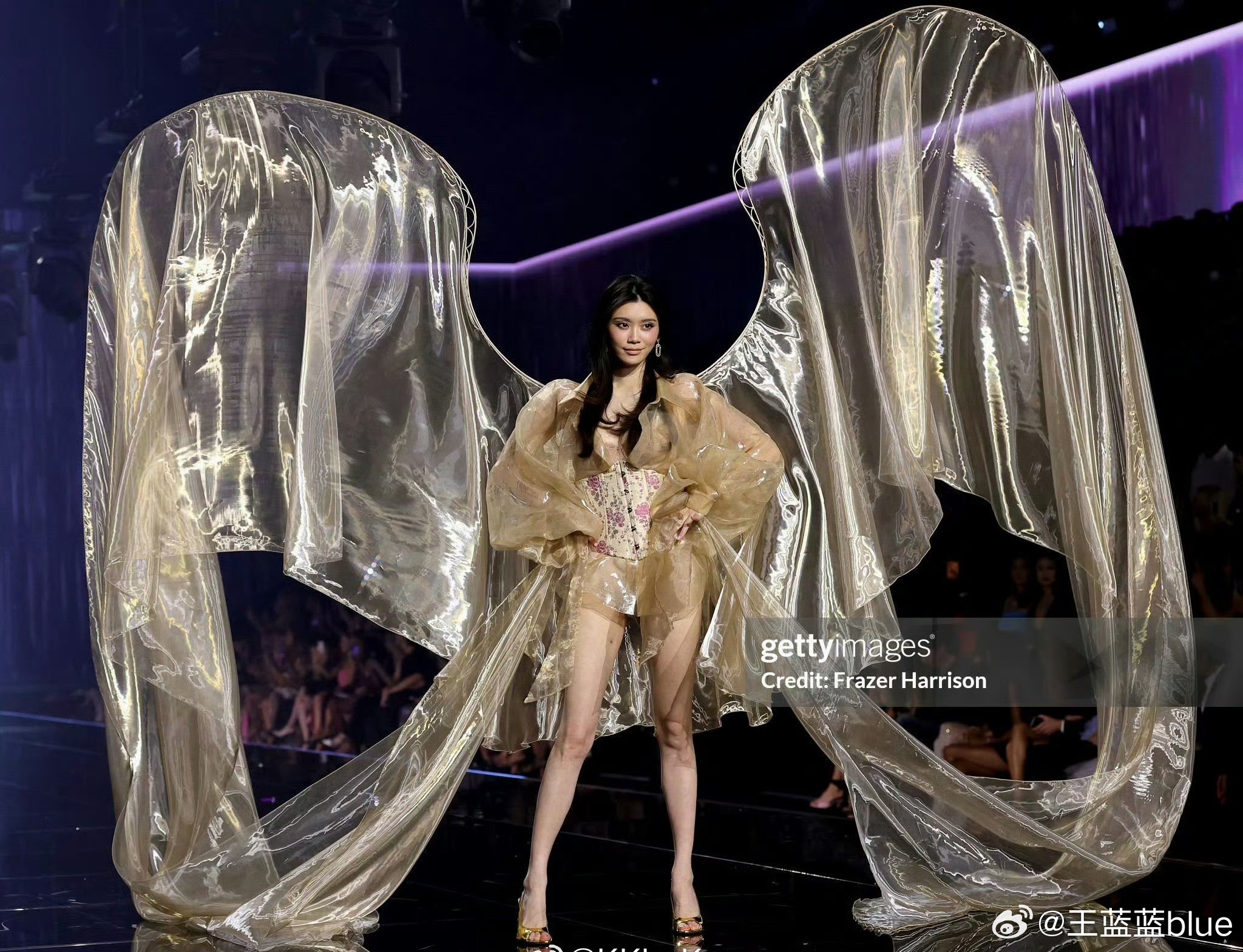 奚梦瑶结婚生孩子工作一点没落下巨美啊这套look！小明状态实在太好了，羡煞旁人[