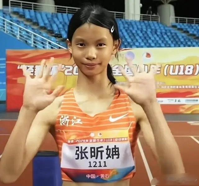 陈妤颉14岁百米纪录‌被打破张昕姌是身高169厘米的杭州小将。2026年10月2