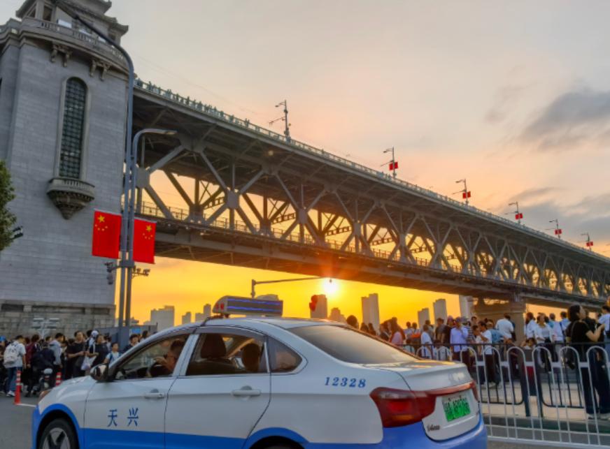 中国发展到了什么程度?

14多亿人口 没有宗教冲突，没有民族歧视，没有种族冲突