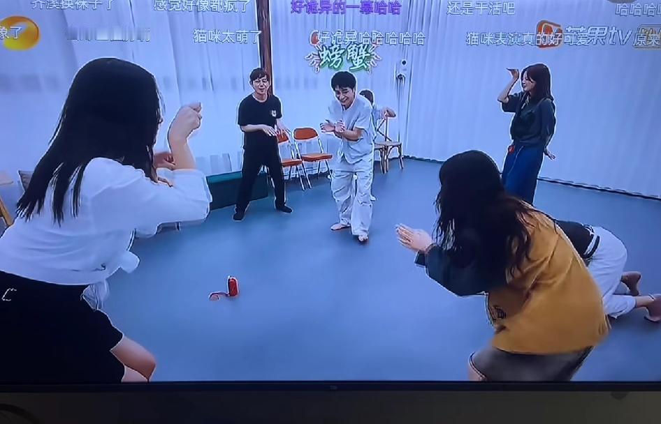 现在的综艺越来越不好看了
晚上没事想着看个综艺，结果，向往的生活再也不是以前的慢