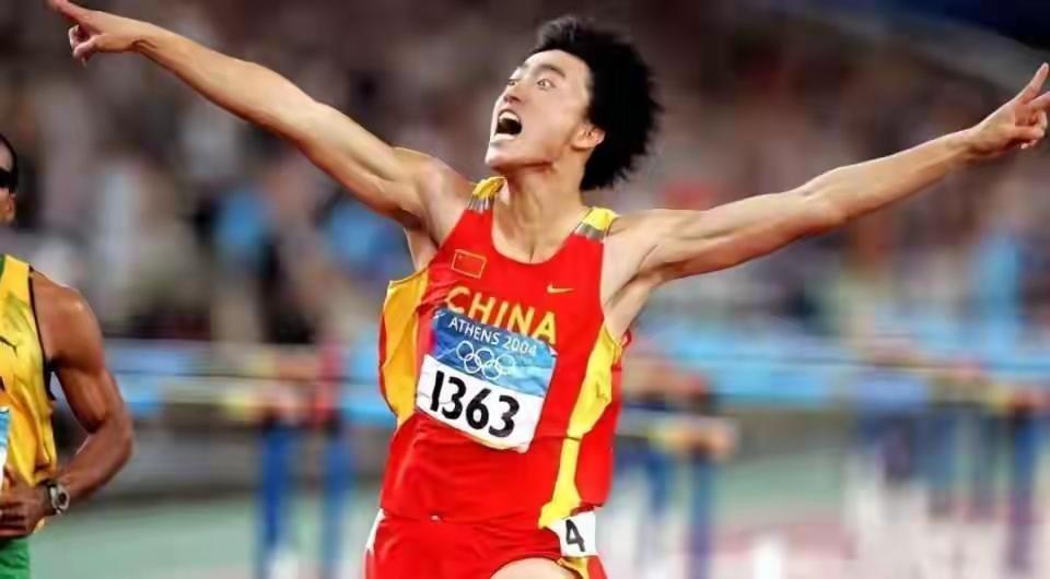 说实话，这两个选项各有各的心疼。

选自由，是因为他这些年太累了。赛场上拼到骨头