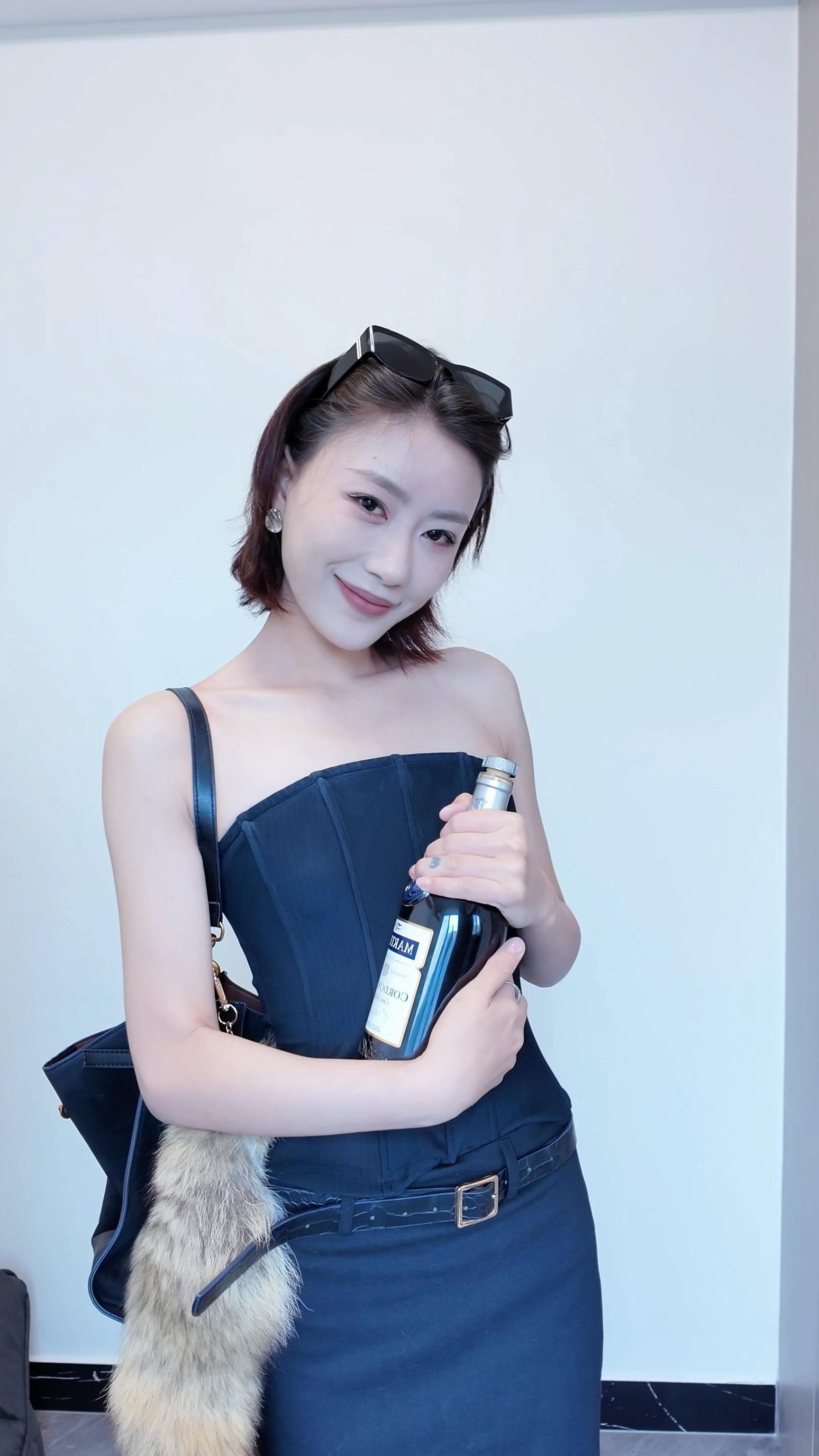 喝小蓝的选手在吗 ？