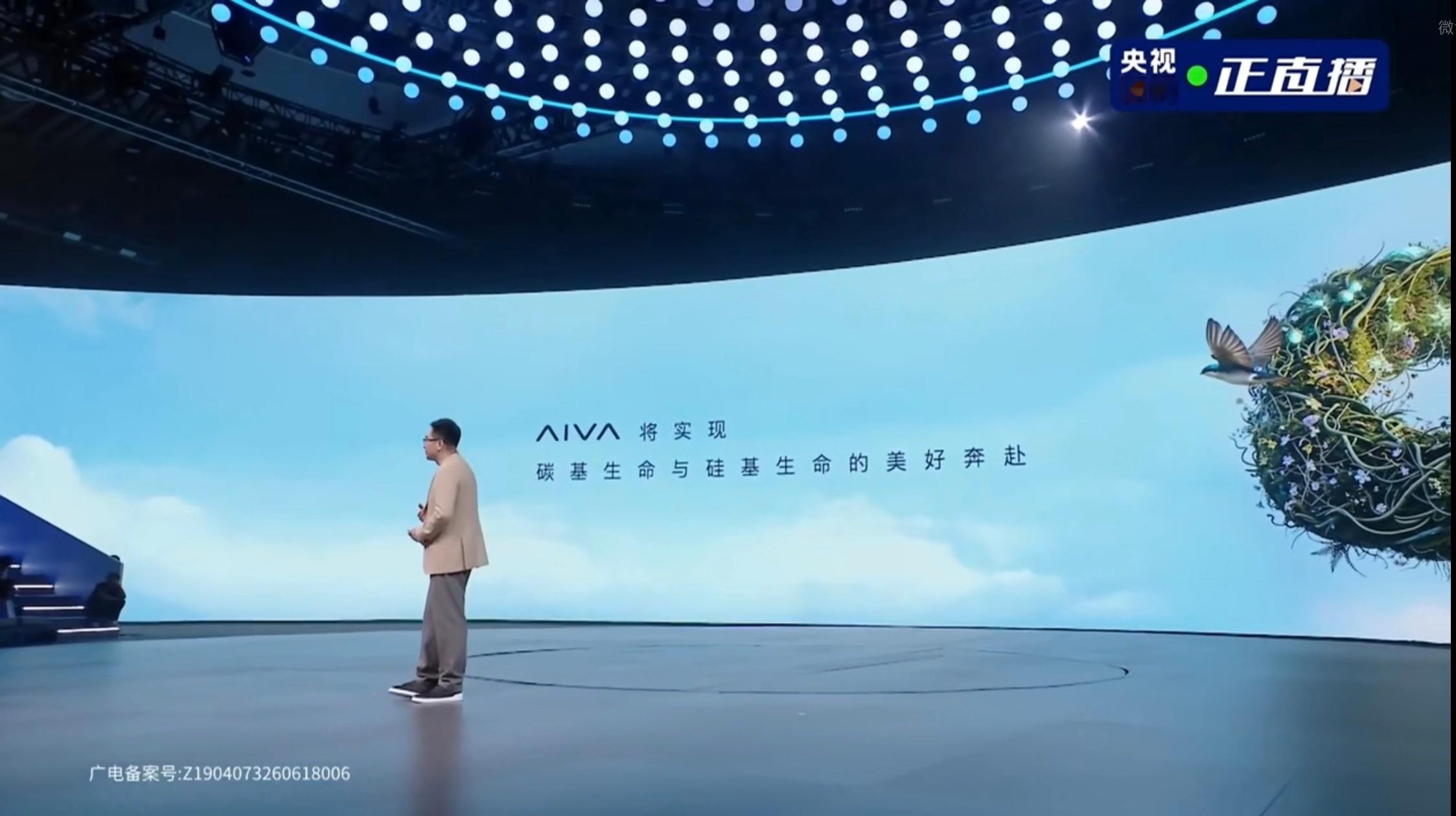 当AI大模型长出四个轮子 啥叫智能汽车？说白了，就是一个没人形的机器人。近几年车