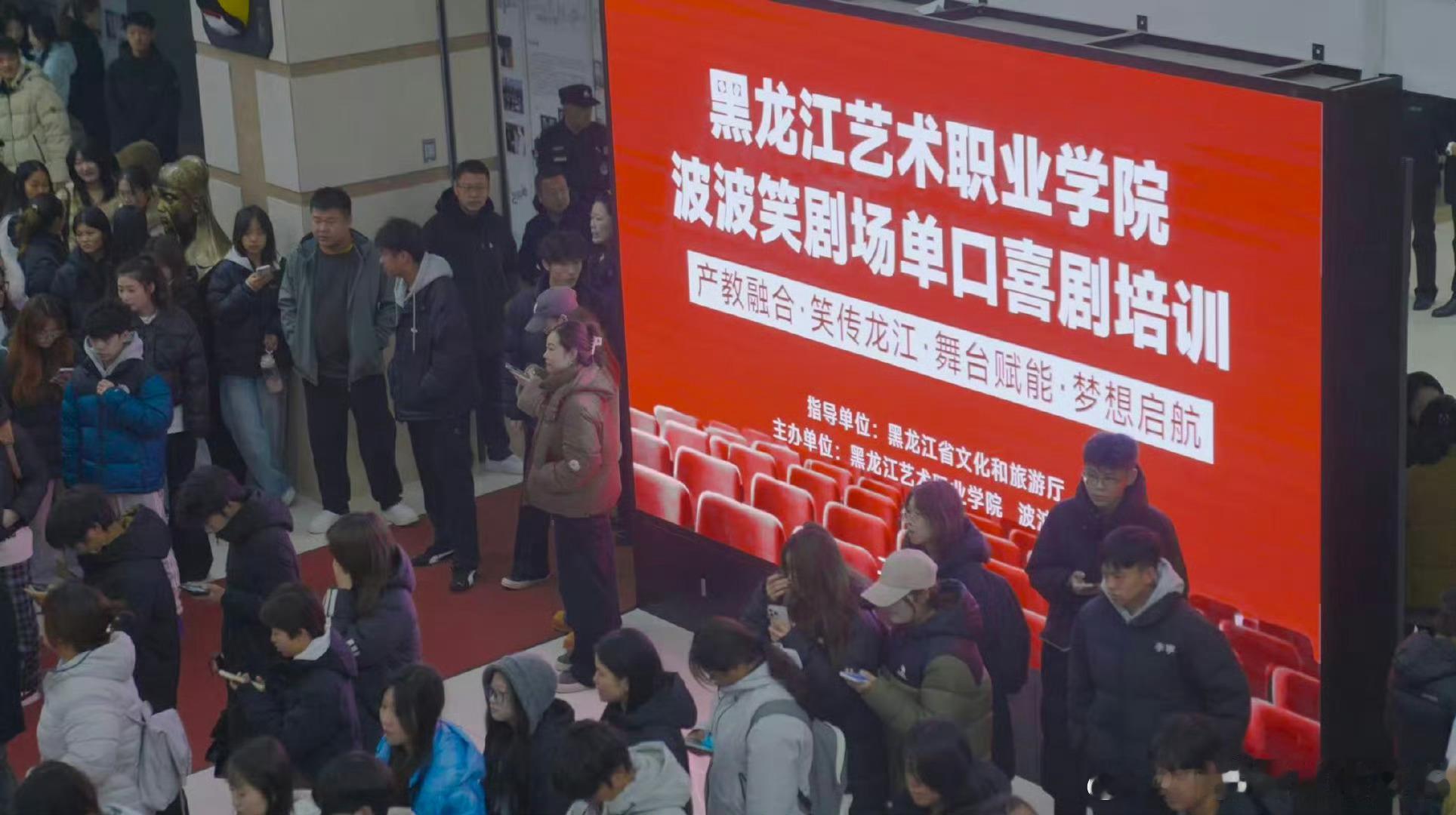 以后可以选脱口秀专业了脱口秀也有科班生了 专业课学现挂，期末考开放麦，这专业太快