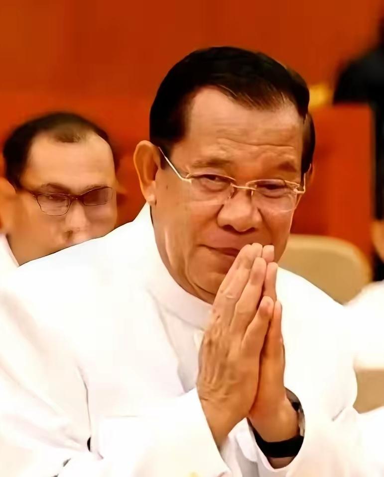 洪森估计怎么也想不通，他亲手把一个大国扶起来的柬埔寨，交给了自己最看好的儿子洪玛