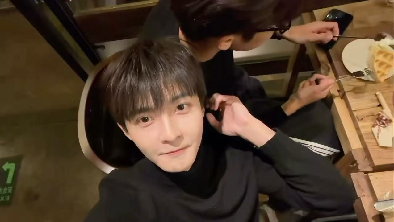 管栎闫睿豪太美味了管栎闫睿豪也太美味了吧！两位帅哥同框也太养眼了吧，你怎么知道我