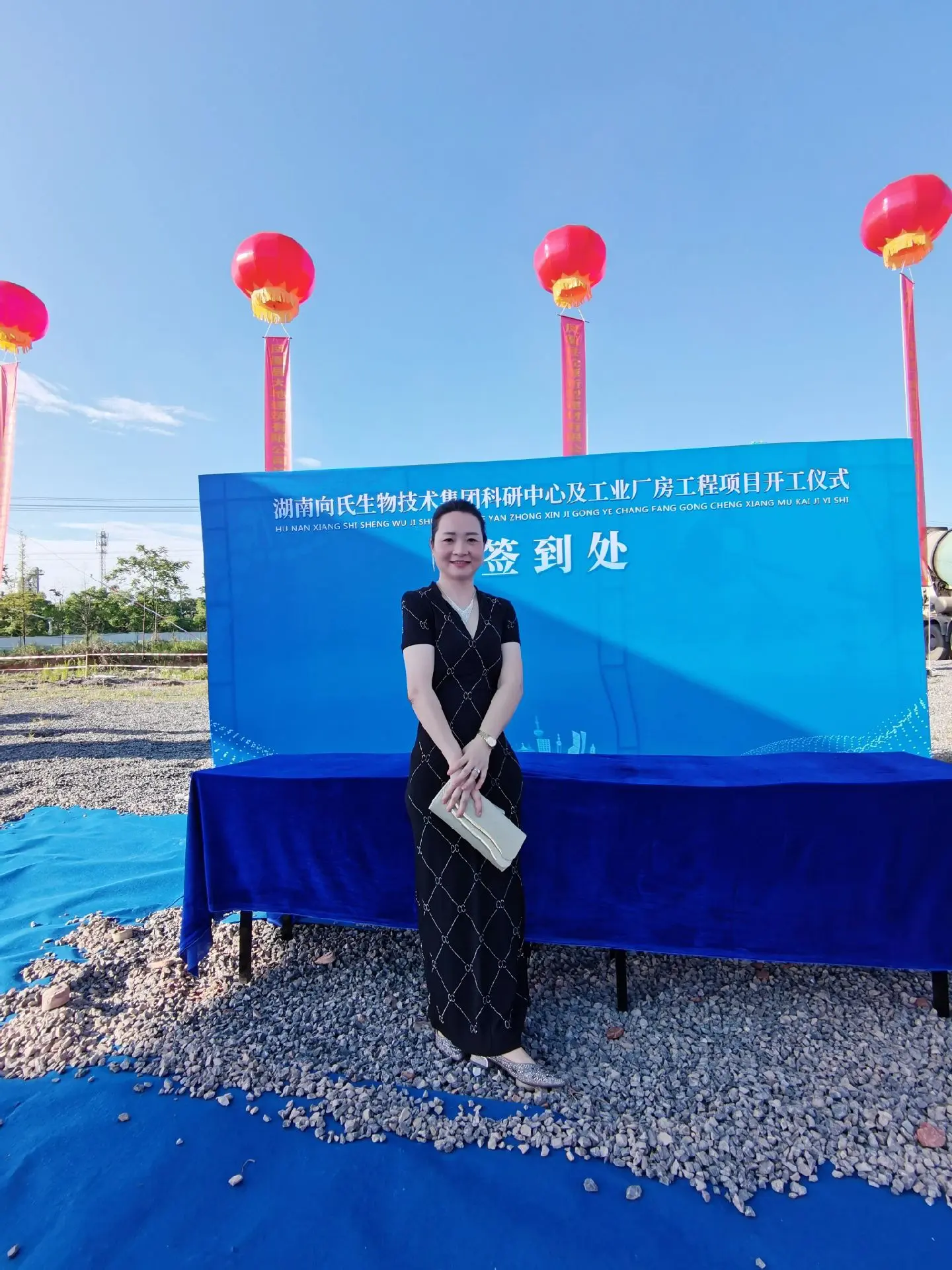 “40多岁是个很好的年纪，可以装嫩，可以疯癫，也可以优雅从容…中年是年...