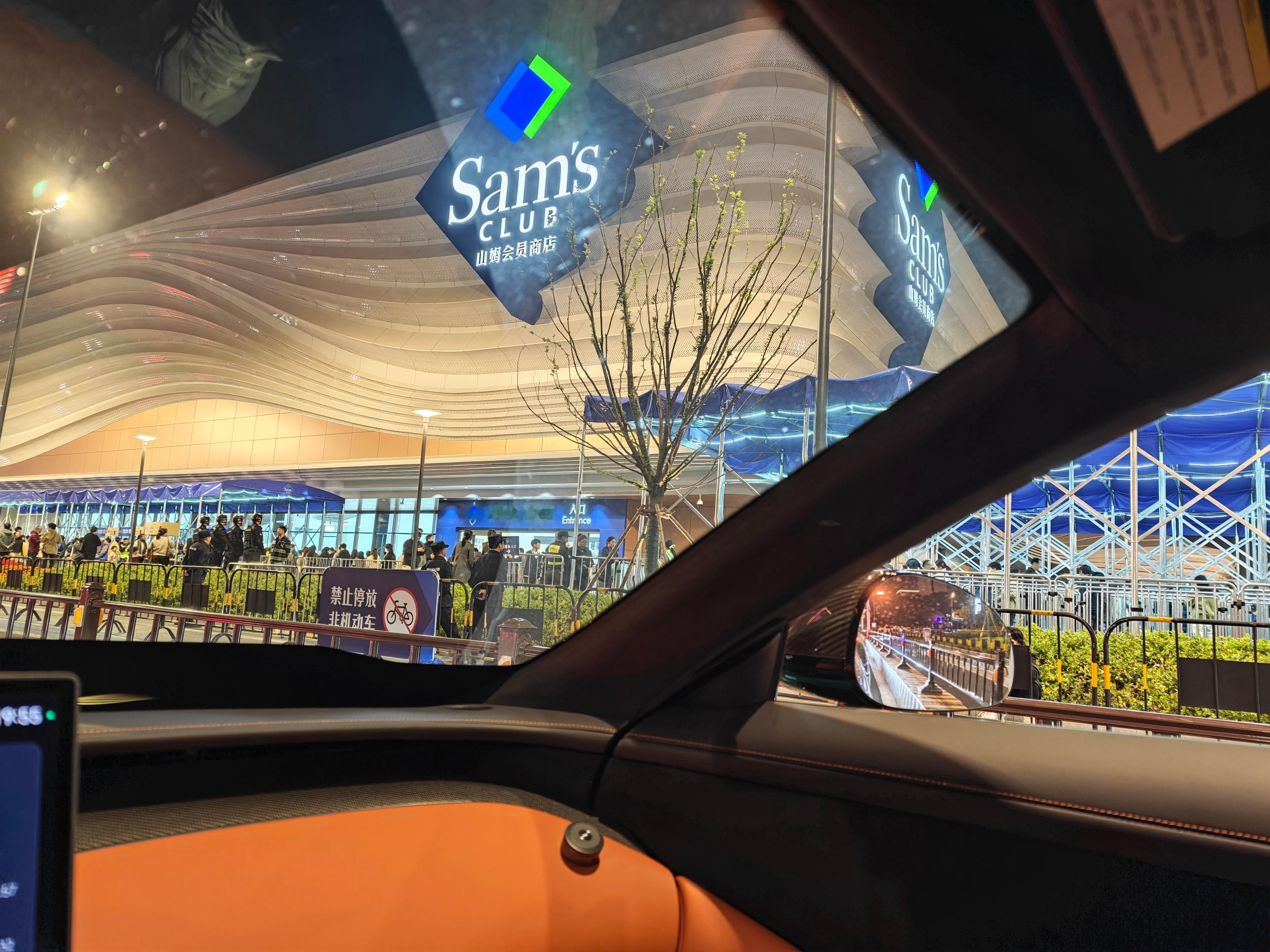 路过山姆，排队吓死人