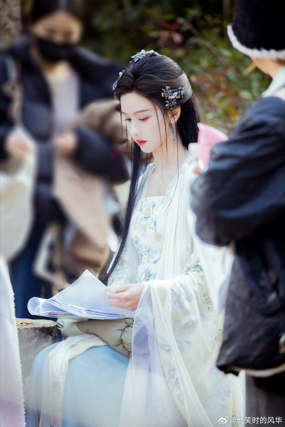 陈都灵演技有种迷人的危险感细腻演绎暗藏心机的破碎感，清冷颜值搭配凌厉气场，情绪暗