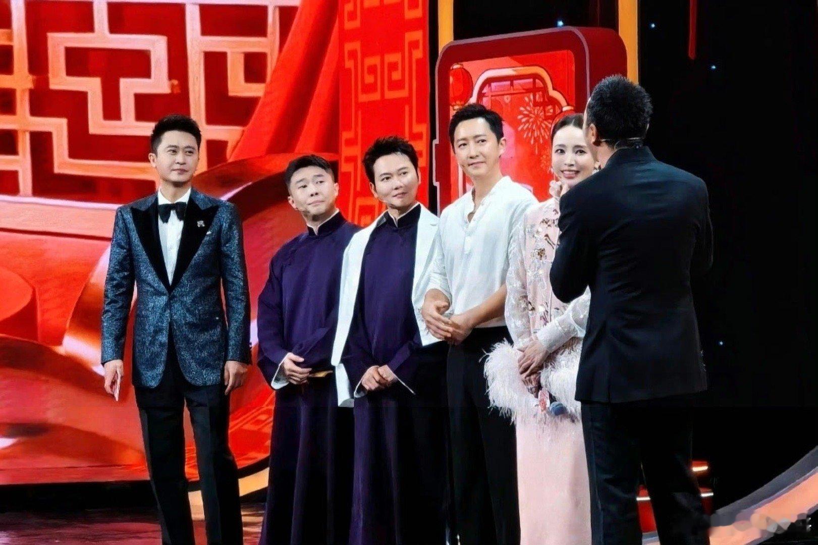 侯佩岑把孟鹤堂认成韩庚 侯佩岑用实际行动诠释：flag这种东西，立得越快，倒得越